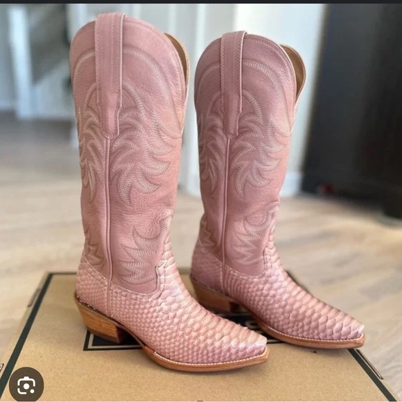 Tecovas Shoes - ***ISO*** Tecovas Annie / Pink Python. Size | 11
